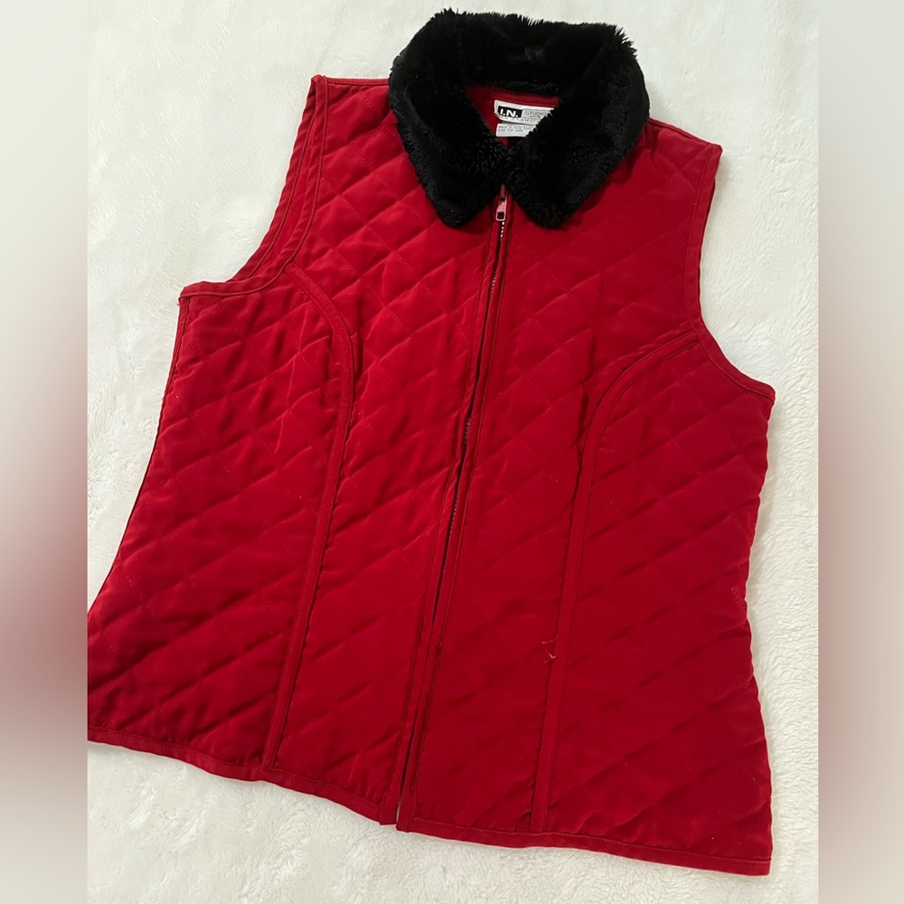 🔥Women’s large petite vest!